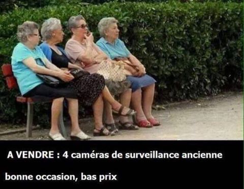 A vendre   4 caméras de surveillance ancienne bonne ocasion bas prix