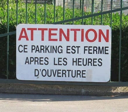 blague   attention ce parking est férmé après les heures d'ouverture