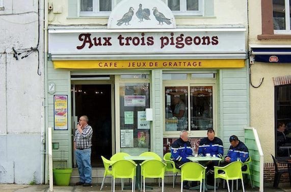 Blague   bar   gendarme   aux 3 pigeons