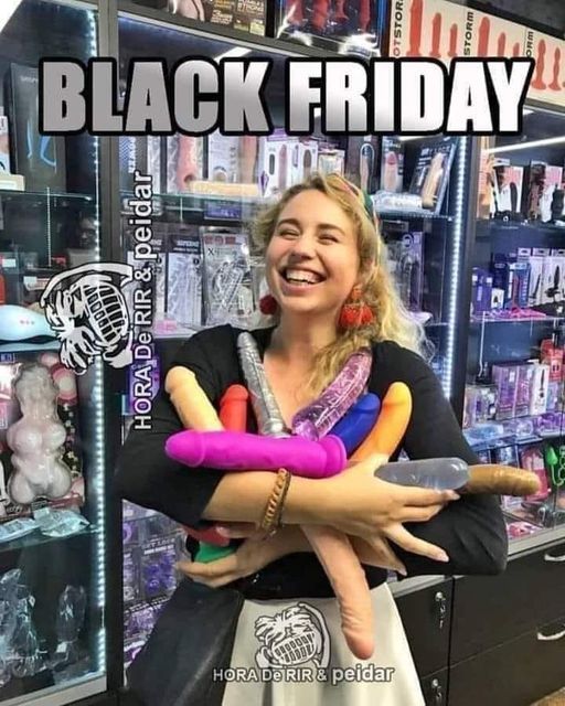 Blague   black friday   femme qui prend plein de sex toy au sex shop