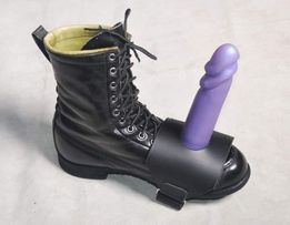 blague   botte=chaussure avec un god=sextoy