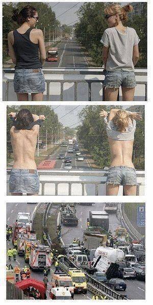 Blague   ce sont 2 femme sur un pont qui montr eleur seins et conclusion accident