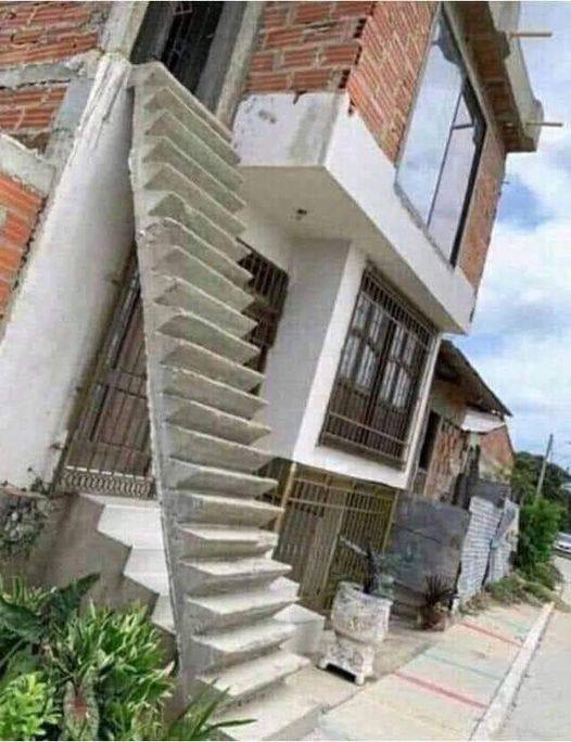 Blague   escalier mal construit