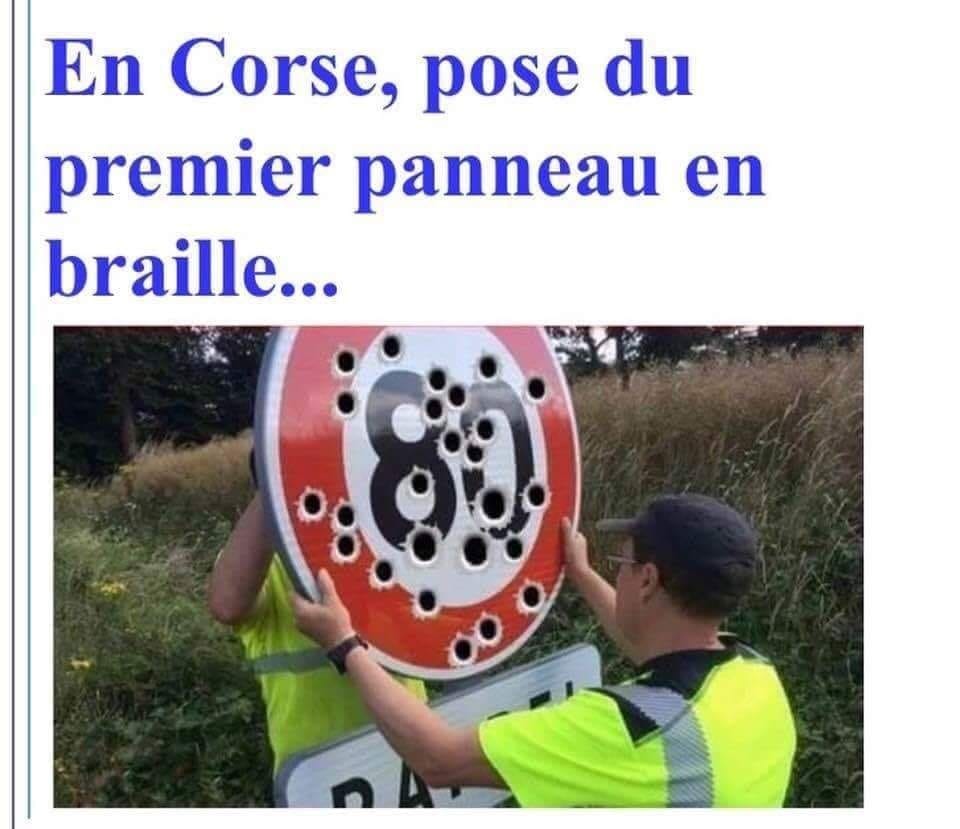 blague   en corse pose du premier panneau en braille