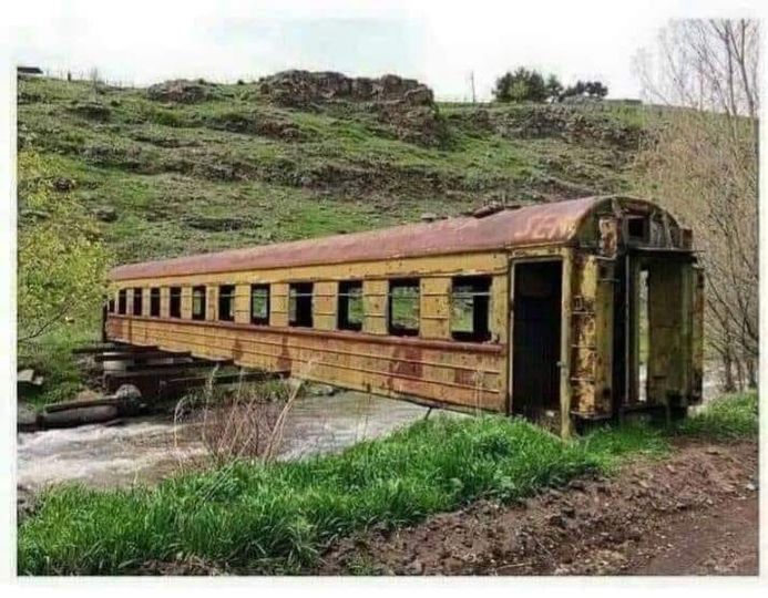 Blague   insolite pond fait avec un wagon de train