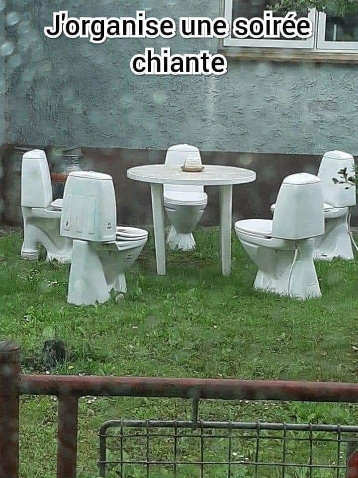 Blague   j'organise une soirée chiante   wc autour d'une table