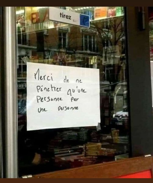 Blague   message sur une porte   merci de ne pénétrer qu'une personne par une personne