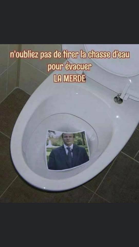 blague   macron   n'oubliez pas de tirer la chasse d'eau pour évacuer la merde