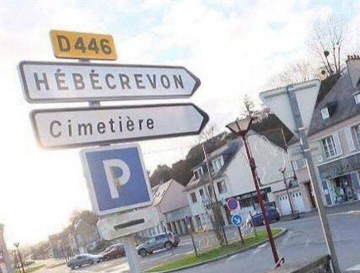 Blague   panneau de signalisation   hébécrevon   cimetière