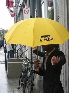 blague   parapluie marqué dessus merde il pleut