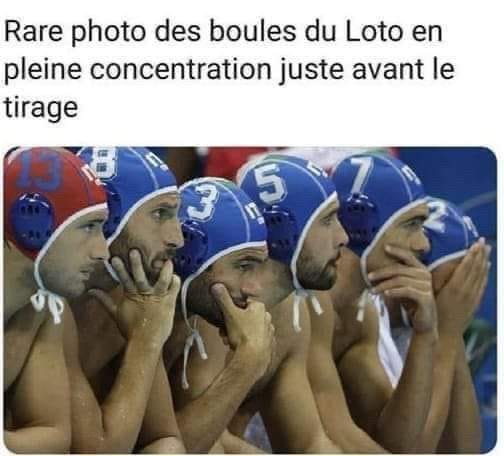 Blague   rare photo des boules du lotto en pleine concentration juste avant le tirage