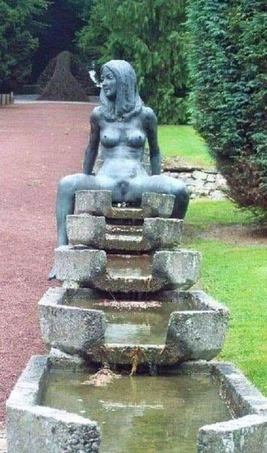 Blague   sculpture   art   la fameuse femme fontaine