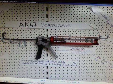 Humour   armes   AK47 portuguais