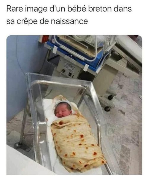 Blague   jeux de mot et d'image   rare image d'un bébé breton dans sa crèpe de naissance