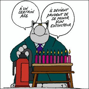 Caricature   bougie allumé a un certain age il deien prudent de se munir d'un extincteur