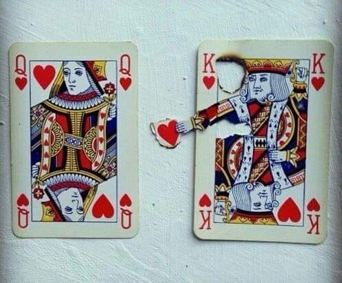 Caricature   carte   roi de coeur qui donne son coeur a dame de coeur