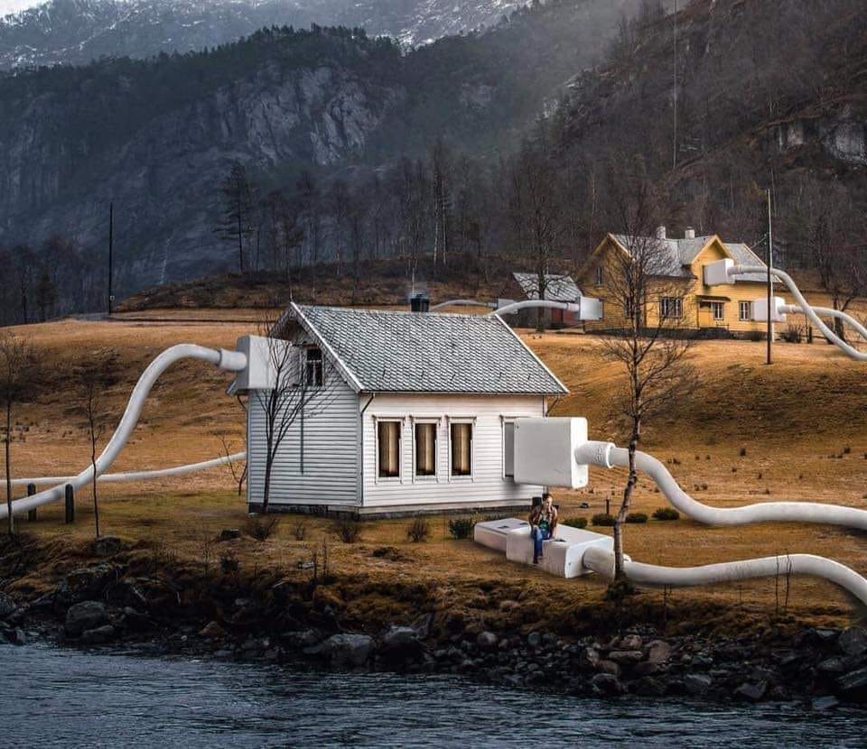 Caricature   maison   cablé avec des prises internet reliés 