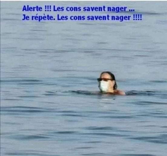 Blague   alorte les cons savent nager   femme avec masque dans l'eau